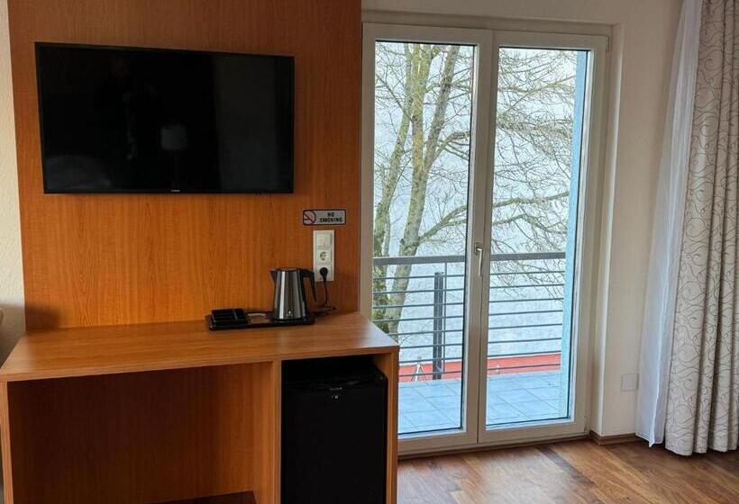 Family Suite, Wal