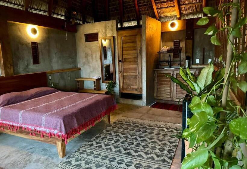 اتاق لوکس با بالکن و چشم‌انداز دریا, Casa Monika Penthouse Room