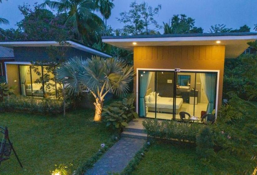 اتاق لوکس با تخت بزرگ, Seeview Resort