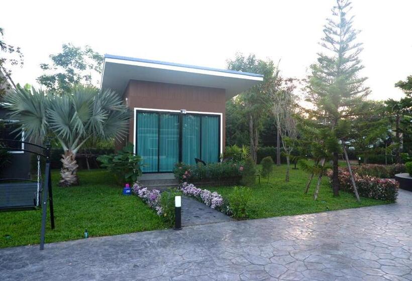 اتاق لوکس سه تخته, Seeview Resort