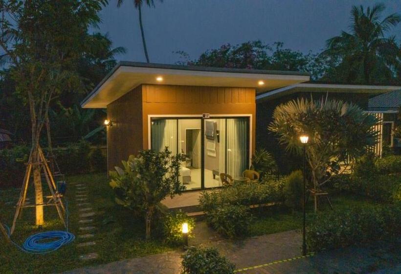 اتاق لوکس سه تخته, Seeview Resort