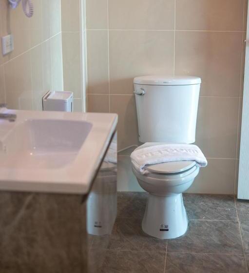 اتاق لوکس سه تخته, Seeview Resort