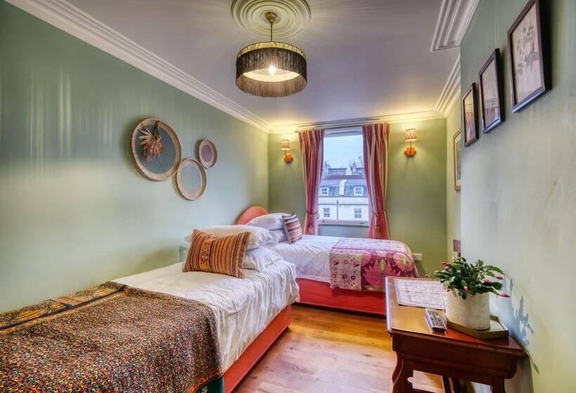 Quarto Estandar, The Bluebell