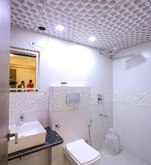 Люкс, Fabhotel Pearl Square