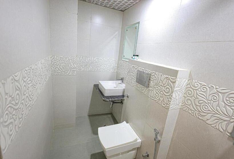 Люкс, Fabhotel Pearl Square