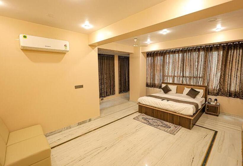 Люкс, Fabhotel Pearl Square