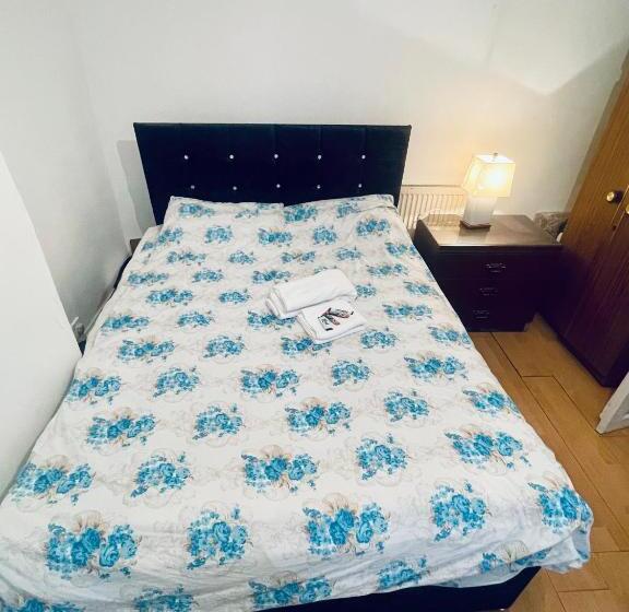 اتاق اکونومی, Mia Property   Two Mile Hill