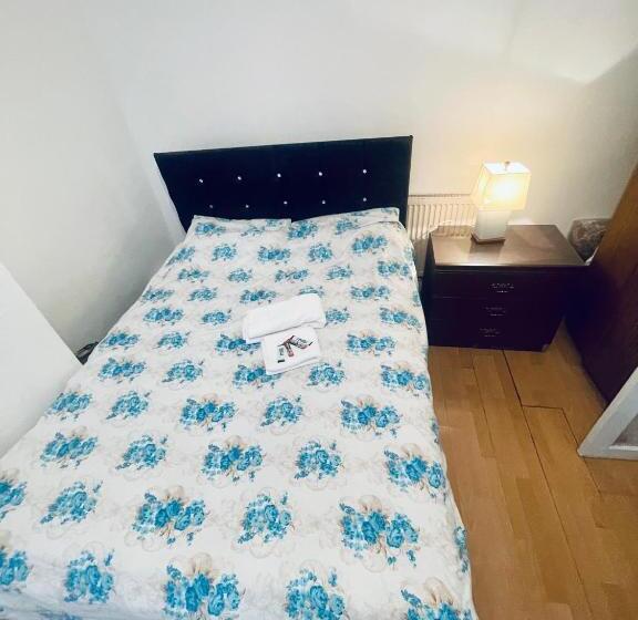 اتاق اکونومی, Mia Property   Two Mile Hill