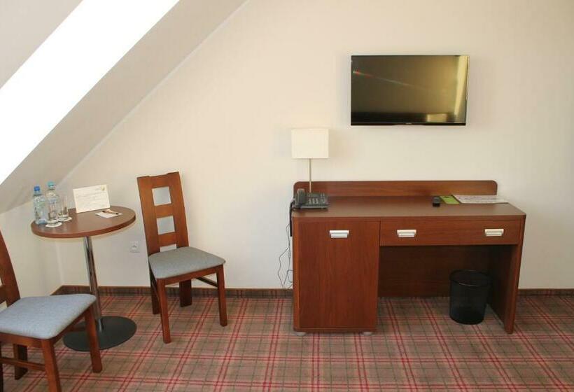Quarto Estandar Individual, Marusza