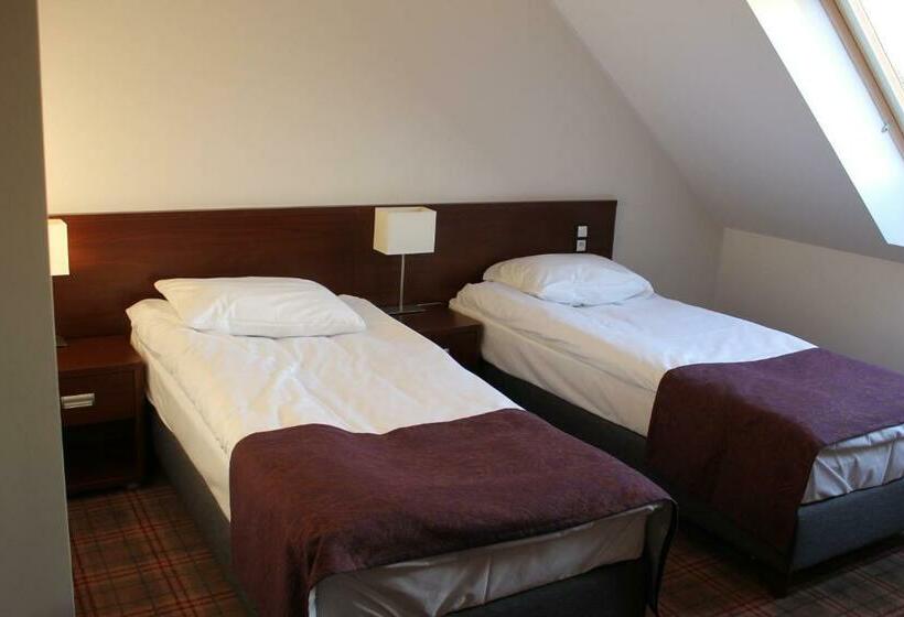 Quarto Estandar Individual, Marusza