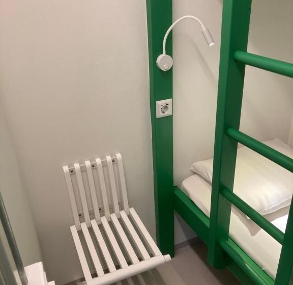 Camera Standard, Winstrup Hostel