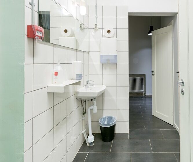 Camera Standard, Winstrup Hostel