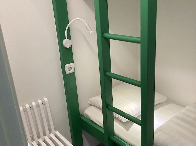Camera Standard, Winstrup Hostel