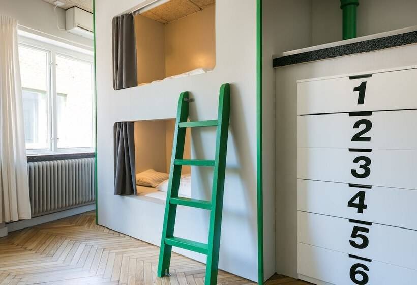 Camera Familiare, Winstrup Hostel