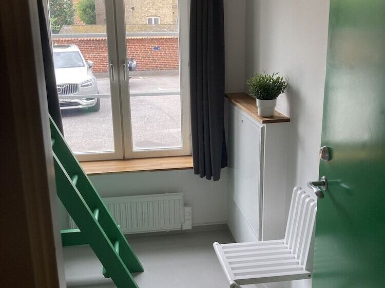 Camera Familiare, Winstrup Hostel