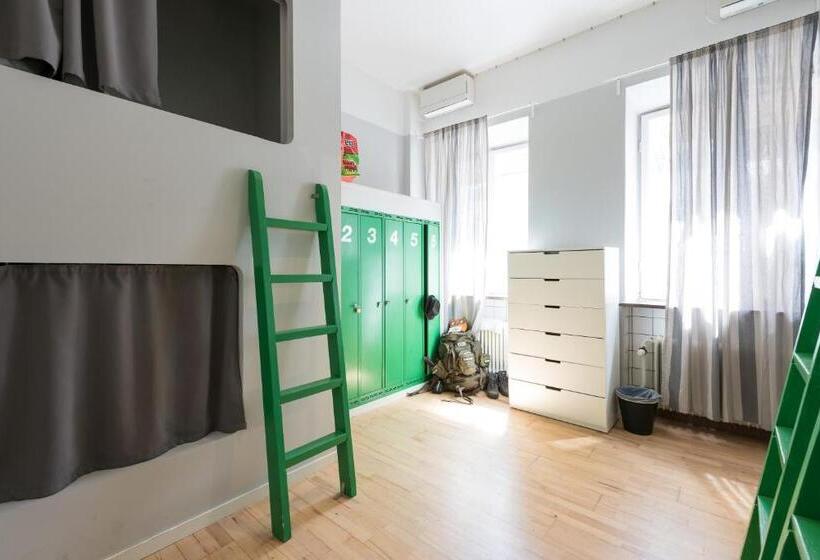 Camera Standard, Winstrup Hostel