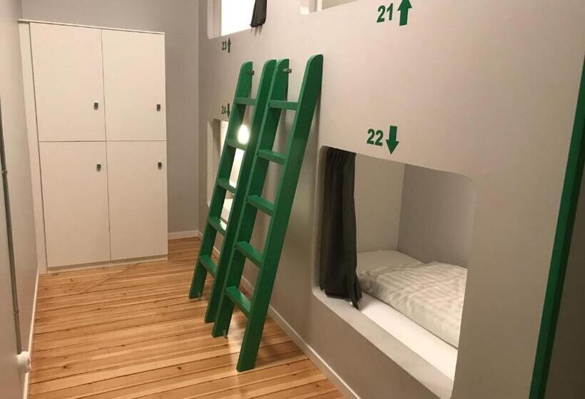 Camera Standard, Winstrup Hostel