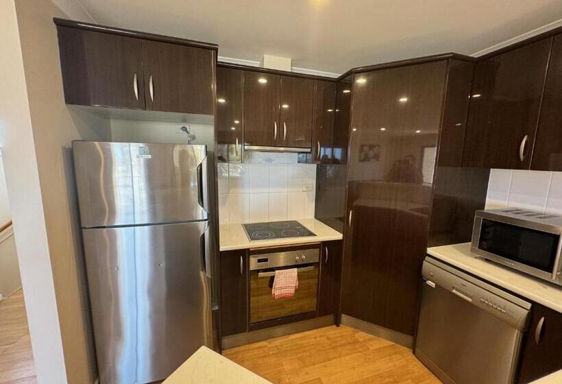 Апартаменты 1 Спальня, Cowell Townhouse Apartments