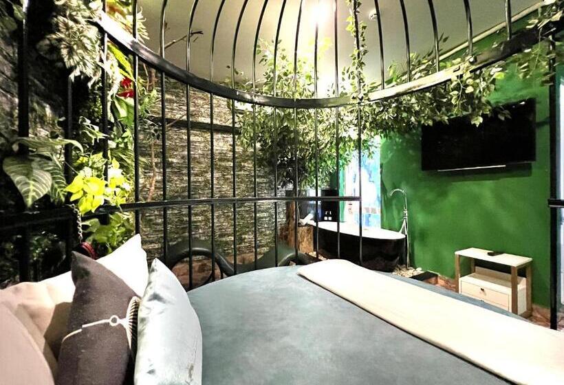 سوئیت با وان آب گرم, Loove Hotel   Khách Sạn Tình Yêu