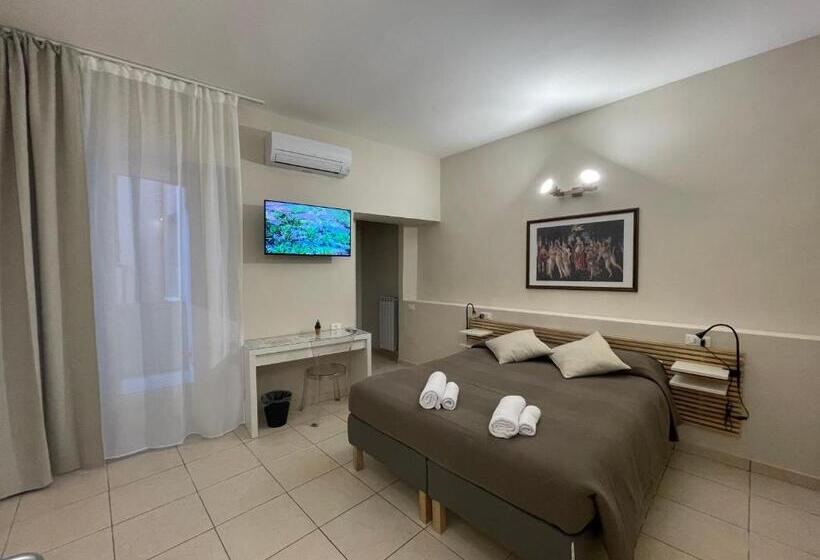 Quarto Estandar com Sacada, Affittacamere Folignocentro
