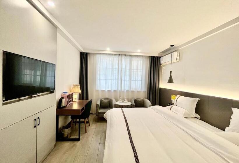带大床的豪华间, Tianshui Times Hotel Zhangjiagang