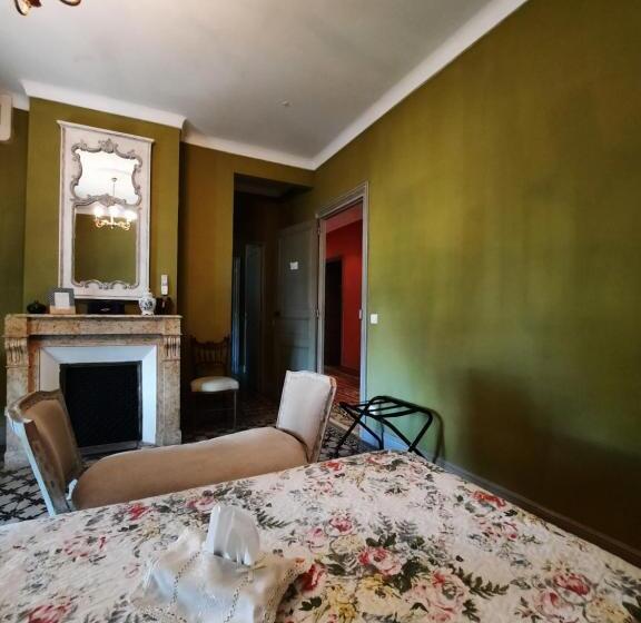 Четырехместный Номер Стандарт Вид на Сад, Château Sainte Cécile Chambres D Hôtes / Guest House In Castle Château Sainte Cécile
