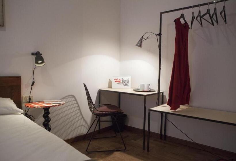 اتاق خانوادگی, B&b Gallery