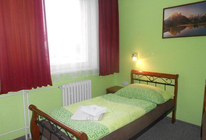 اتاق استاندارد یک نفره, Hvězda
