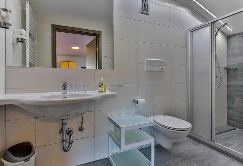 스탠다드 스튜디오, Jugendhotel Bachlehen Und Johanneshof