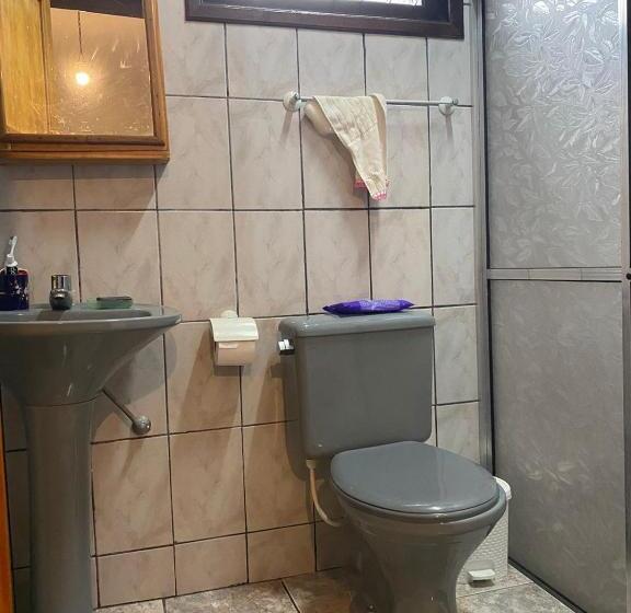 스위트, Lara S House