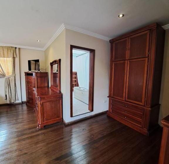 Family Suite, Coronel