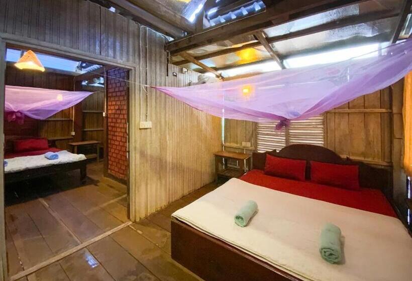 اتاق خانوادگی, Backpacker Hostel And Jungle Trekking