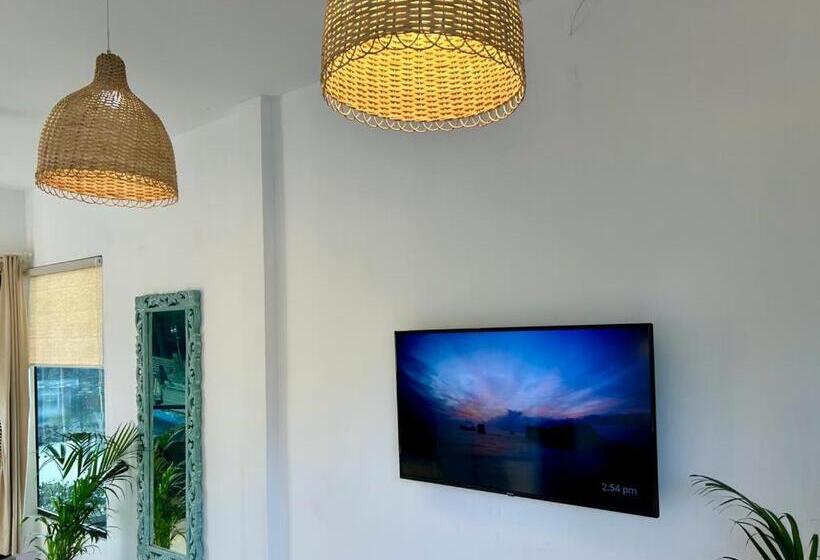 Люкс Повышенной Комфортности, Riverside Luxe Living