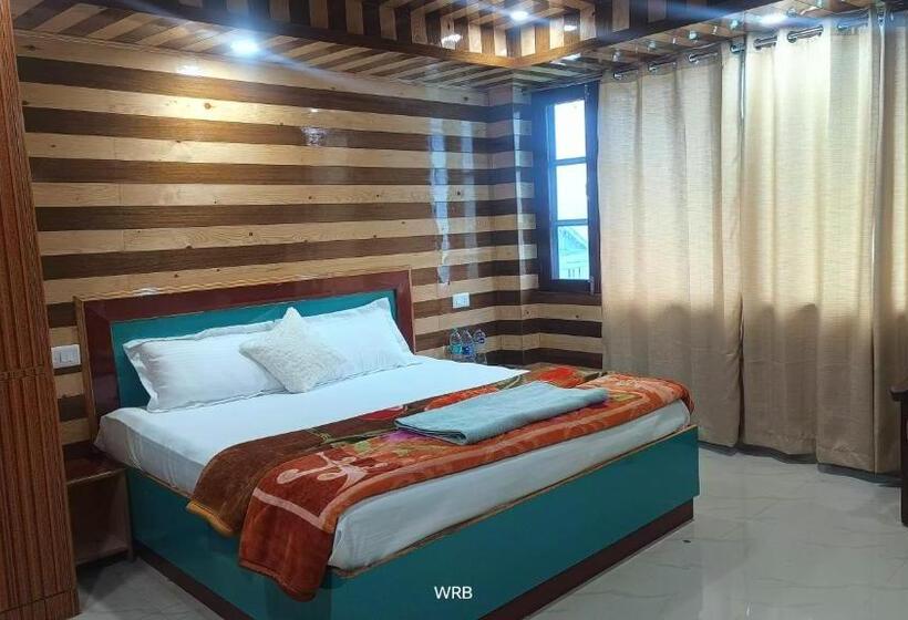 패밀리 룸 산 전망, Sarahan Holiday Inn