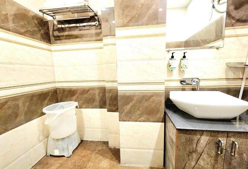 Quarto Deluxe, Pineberry Hotels   Near Golden Temple