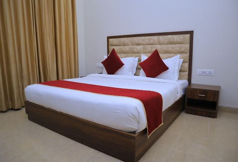 Quarto Deluxe, Pineberry Hotels   Near Golden Temple