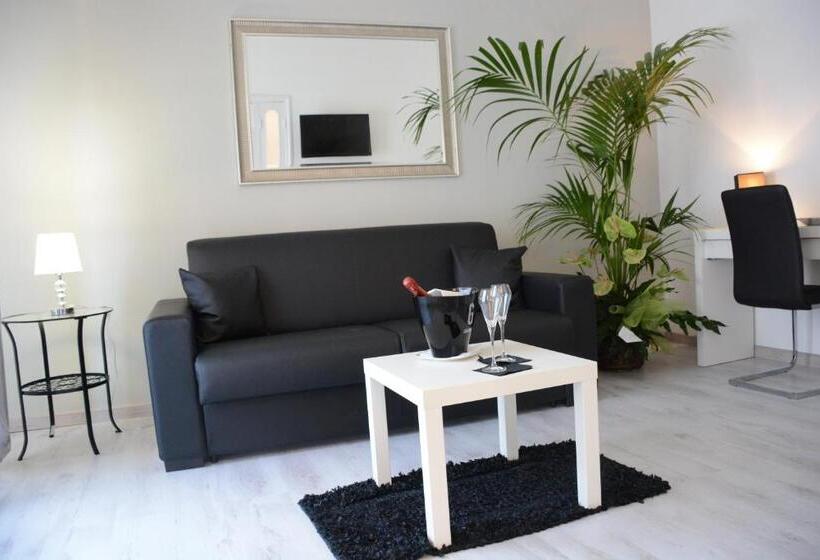 جناح مزوَّد بشرفة, B&b Crystal