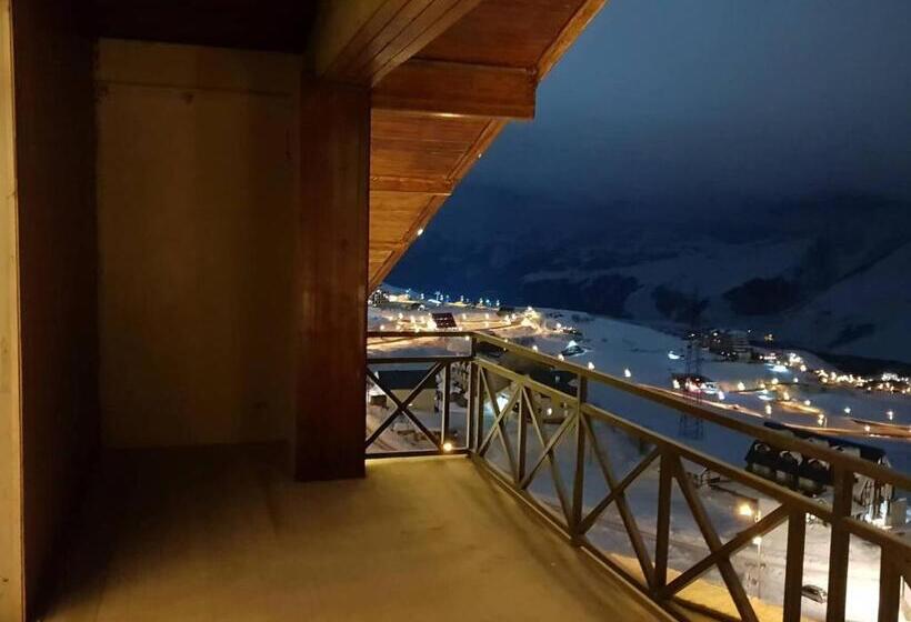 اتاق استاندارد با چشم‌انداز کوهستان, Chalet Papa Basili