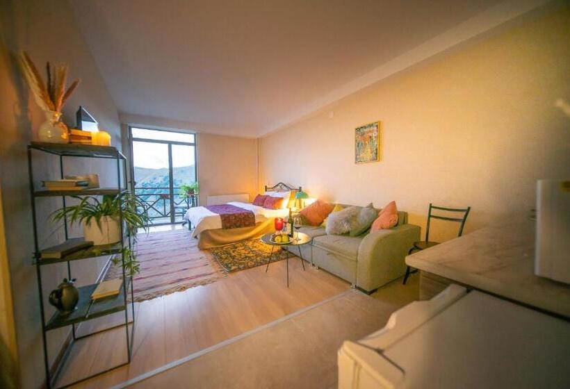 اتاق استاندارد سه نفره, Chalet Papa Basili