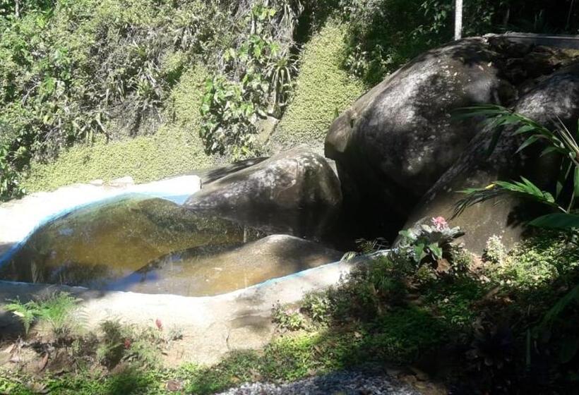 سوییت با چشم‌انداز کوه, Som Das Aguas Paraty