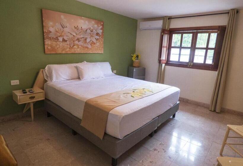 سوئیت با وان آب گرم, Casa Flores Y Gemas