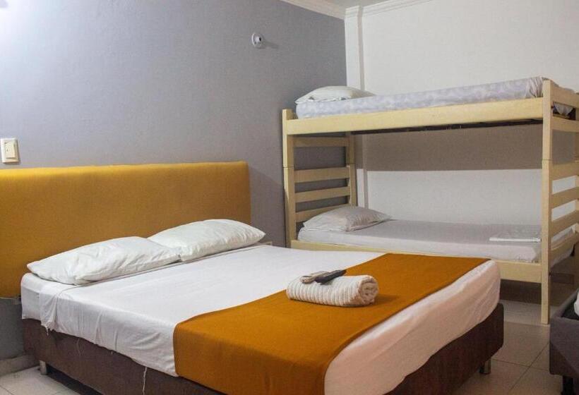 Quarto Triplo Estandar, Casa Hotel Las Gaviotas Santamarta