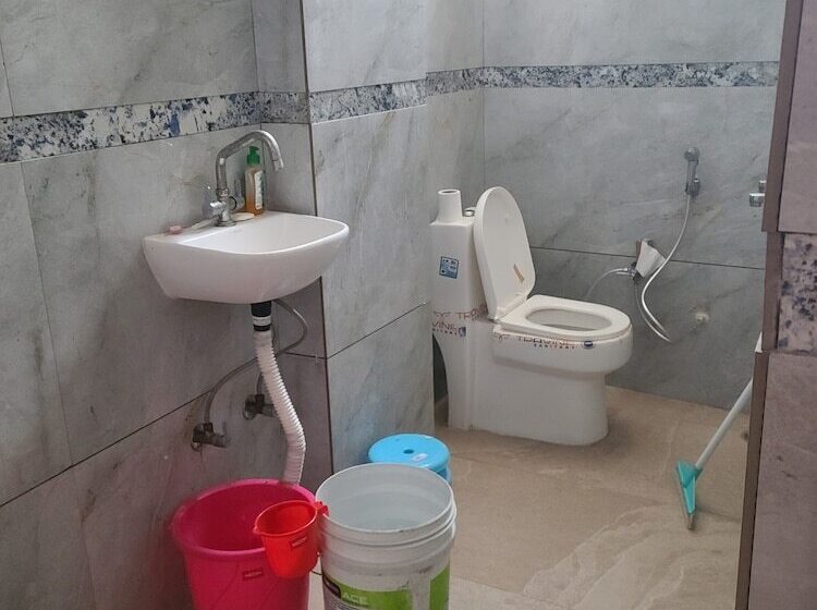 Номер Deluxe, Roomshala 153 Hotel Krishnashrya