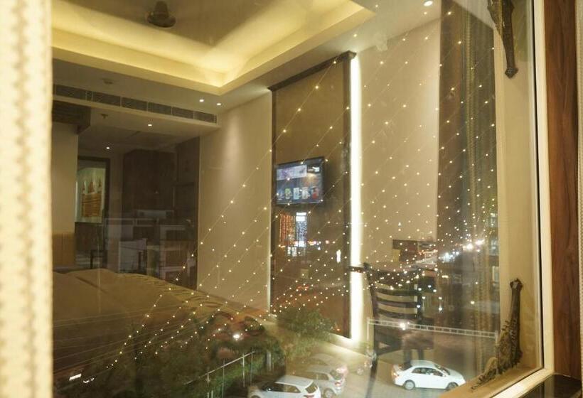 اتاق سوپریور, Centra