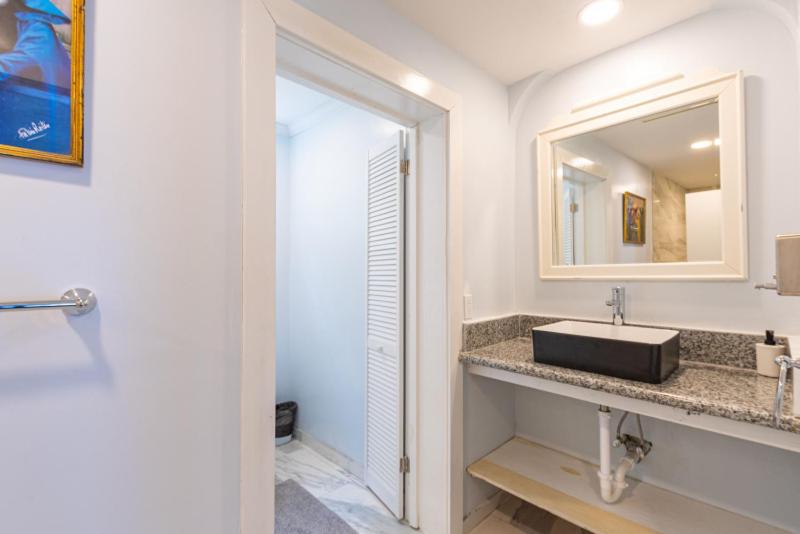 استودیوی استاندارد با چشم‌انداز دریا, Studio Palms Bc