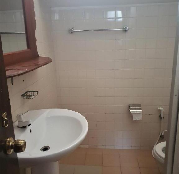 اتاق استاندارد سه تخته با بالکن, Bellevue Retreat