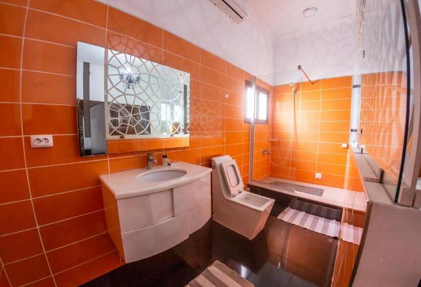 اتاق لوکس, Mangohouse