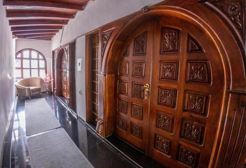 اتاق لوکس, Mangohouse