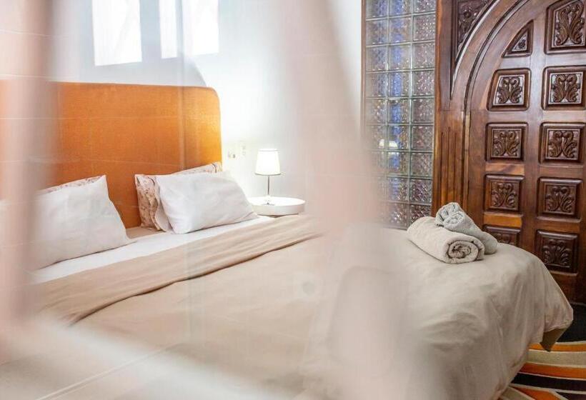 اتاق لوکس, Mangohouse