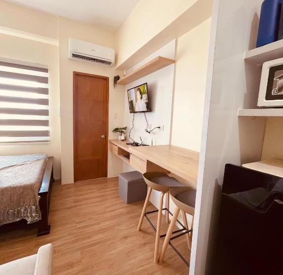 디럭스 트리플 룸, Northwoods Place Condominium